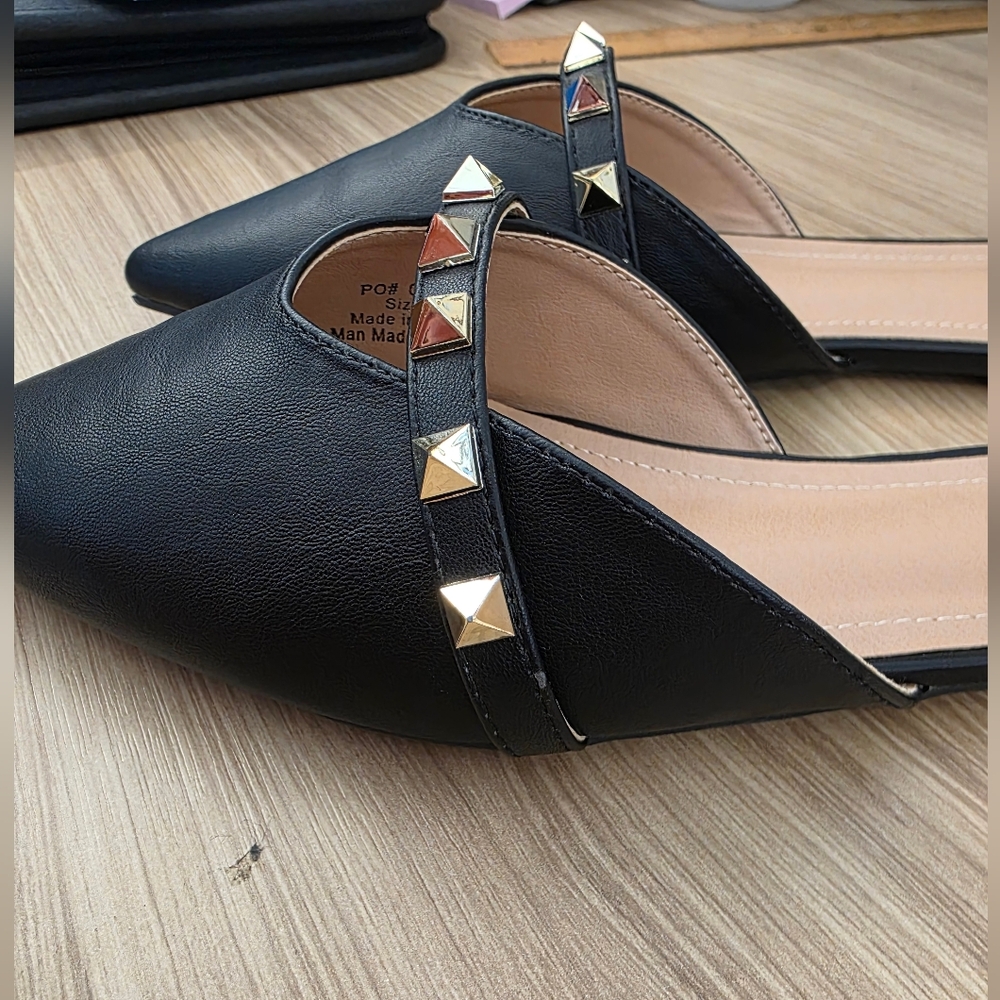 Journee Collection "Dreah" Studded Pointed-Toe Flat LIKE NEW - Picture 4 of 8